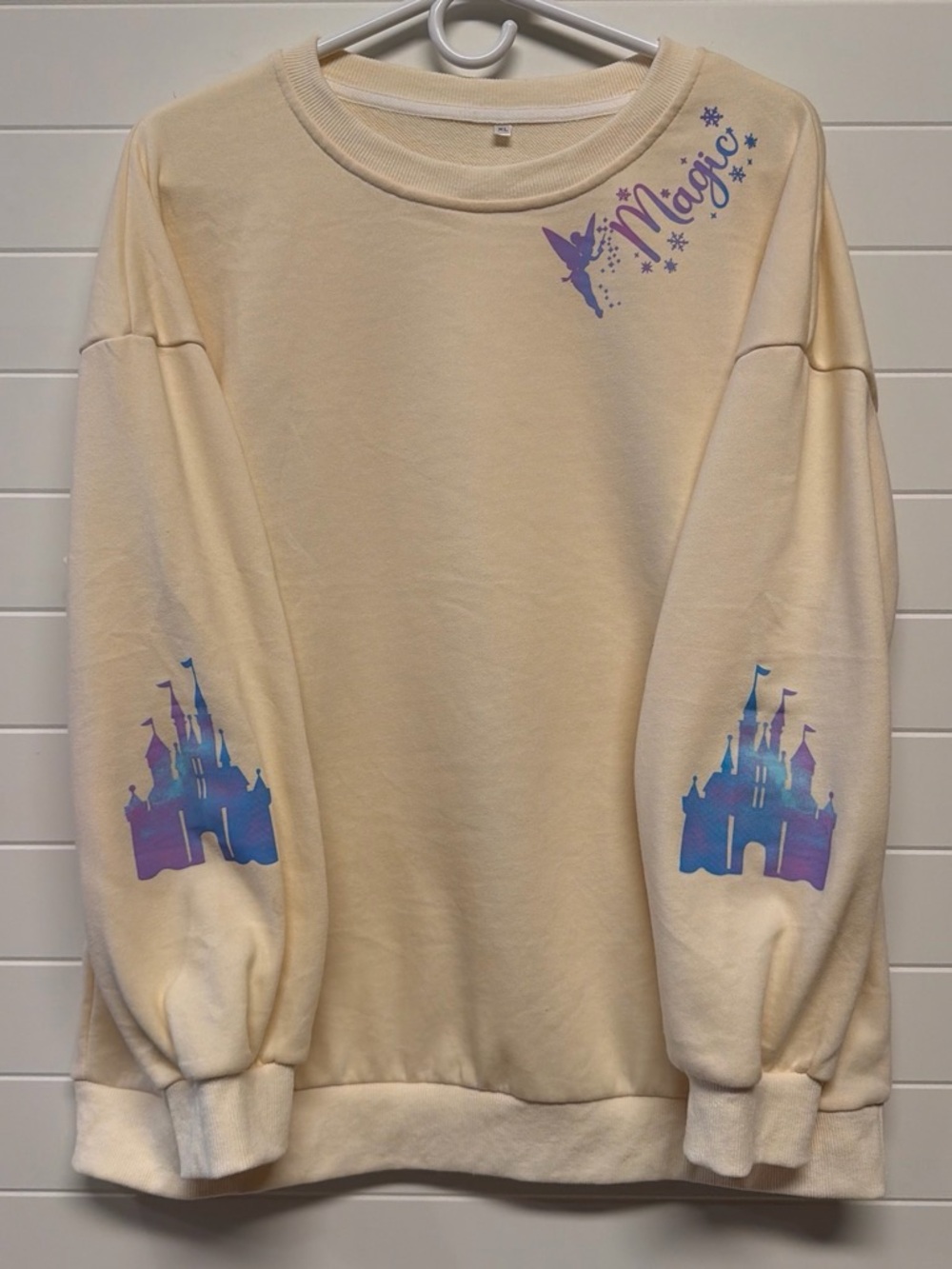 ✨ Magical Disney-inspired sweatshirt! ✨ Size XL